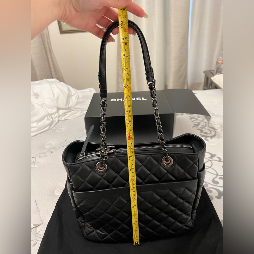 Chanel shoulder handbag with zipper - Picture 11 of 16